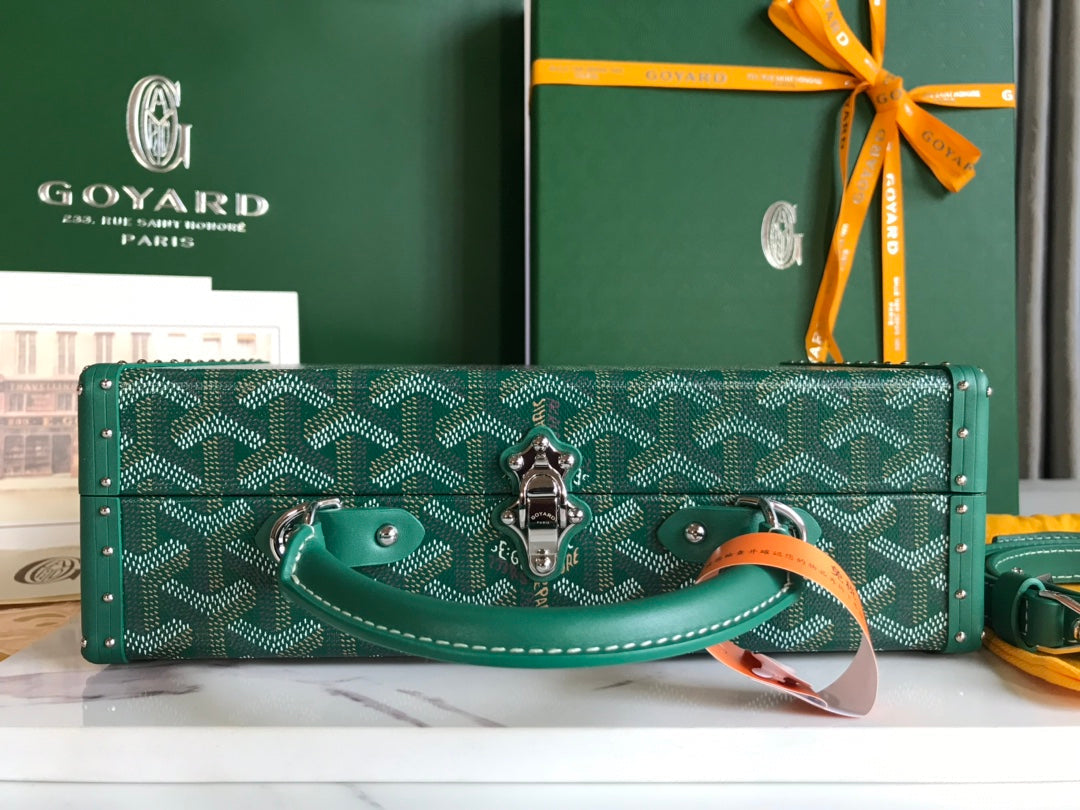 GRAND HÔTEL TRUNK BAG 24 IN GREEN GOYARDINE CANVAS AND CALFSKIN