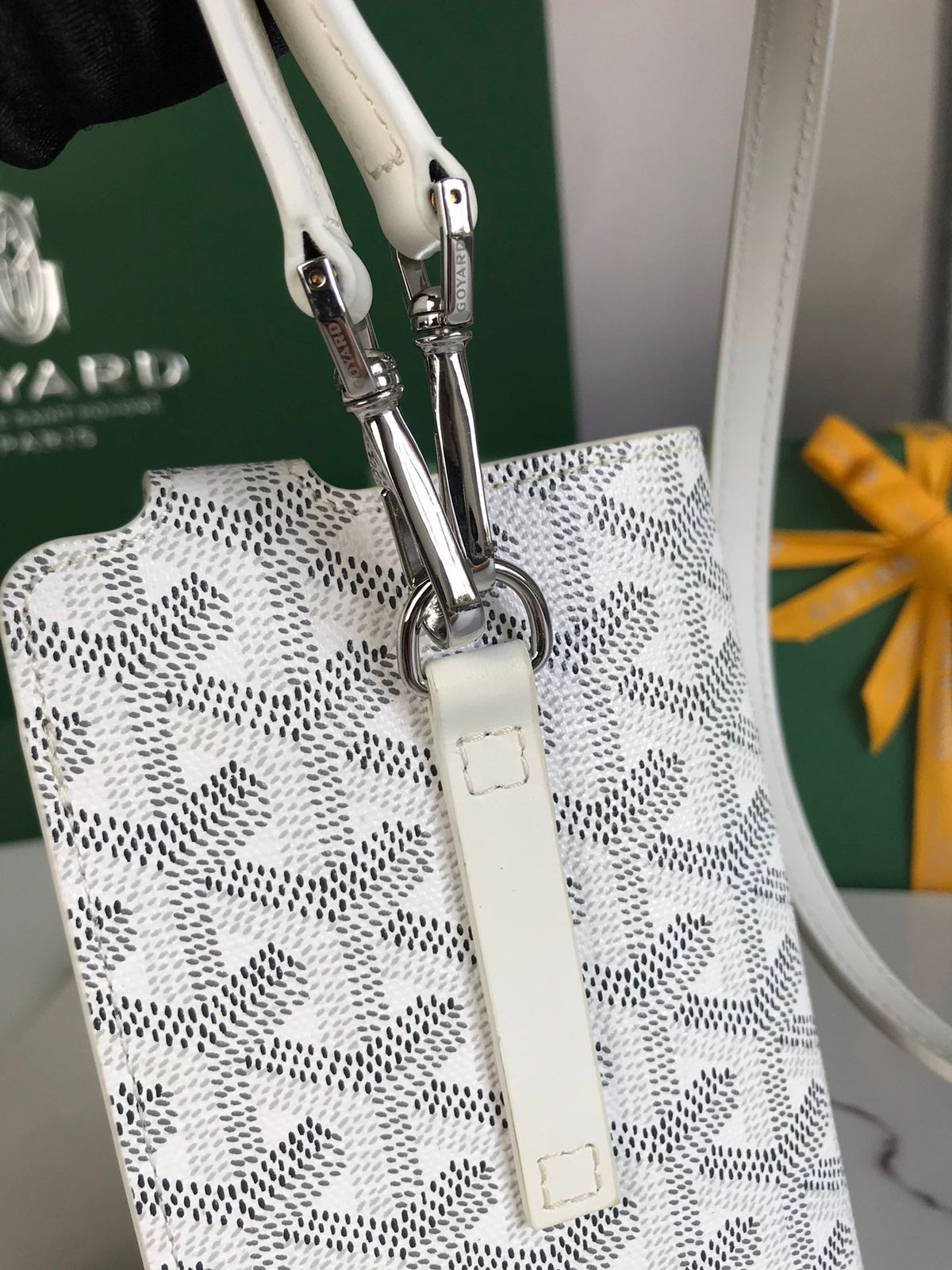 MONTMARTRE GM CASE 18 IN WHITE GOYARDINE CANVAS