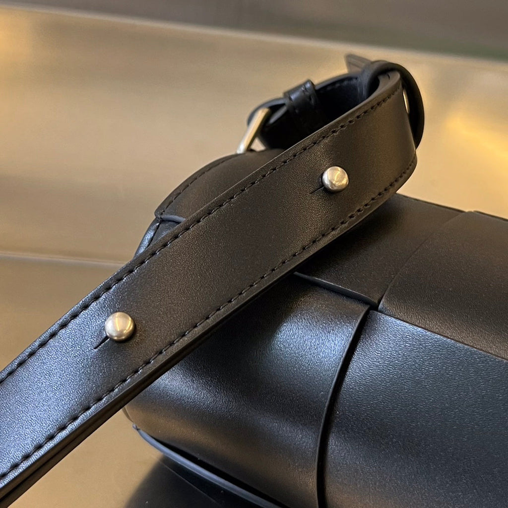 SMALL CYLINDER CASSETTE 21 IN BLACK CALFSKIN