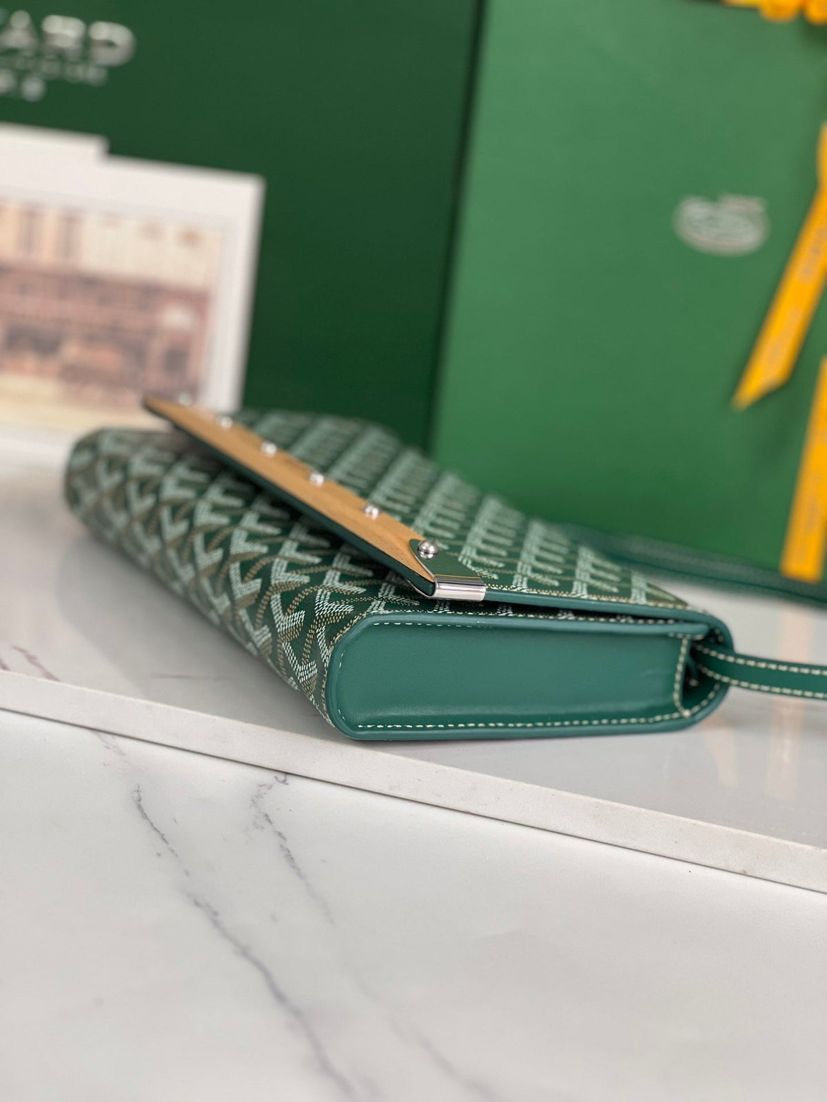 MONTE-CARLO PM CLUTCH 25 IN GREEN GOYARDINE CANVAS