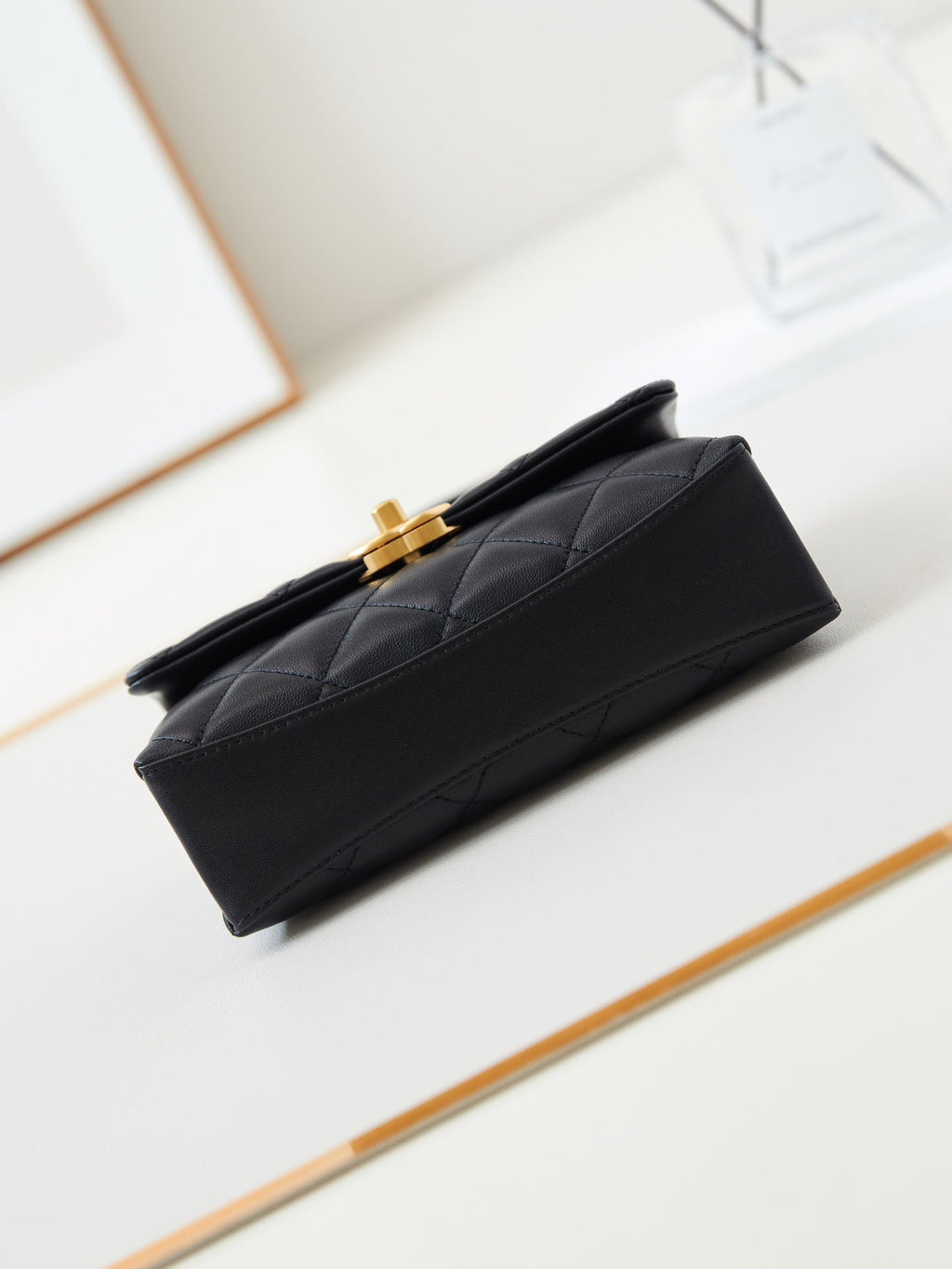 PEARL ATTACHED FLAP BAG 19 IN BLACK QUILTED LAMBSKIN GOLD HARDWARE