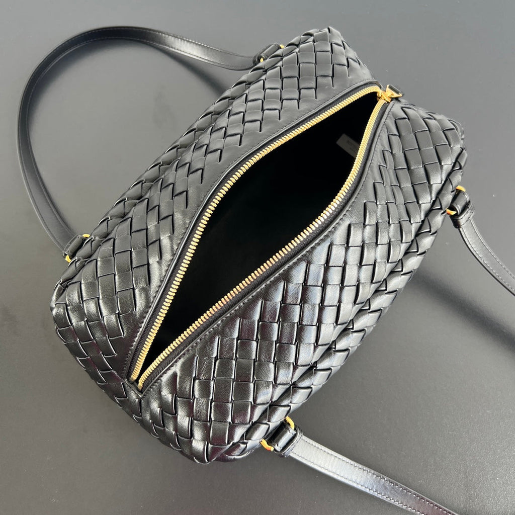 SHOULDER BAG 37 IN BLACK LAMBSKIN