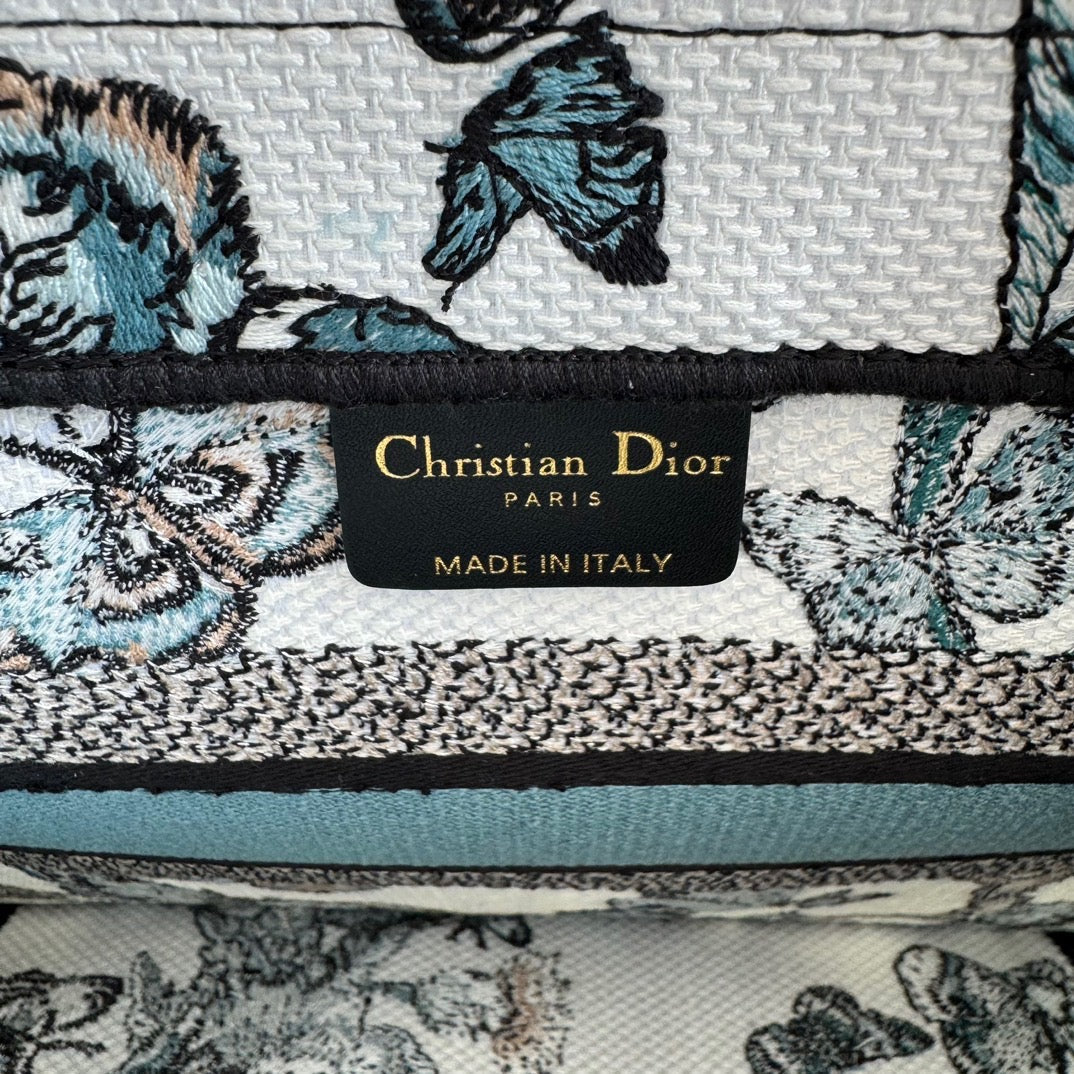 DIO Book Tote