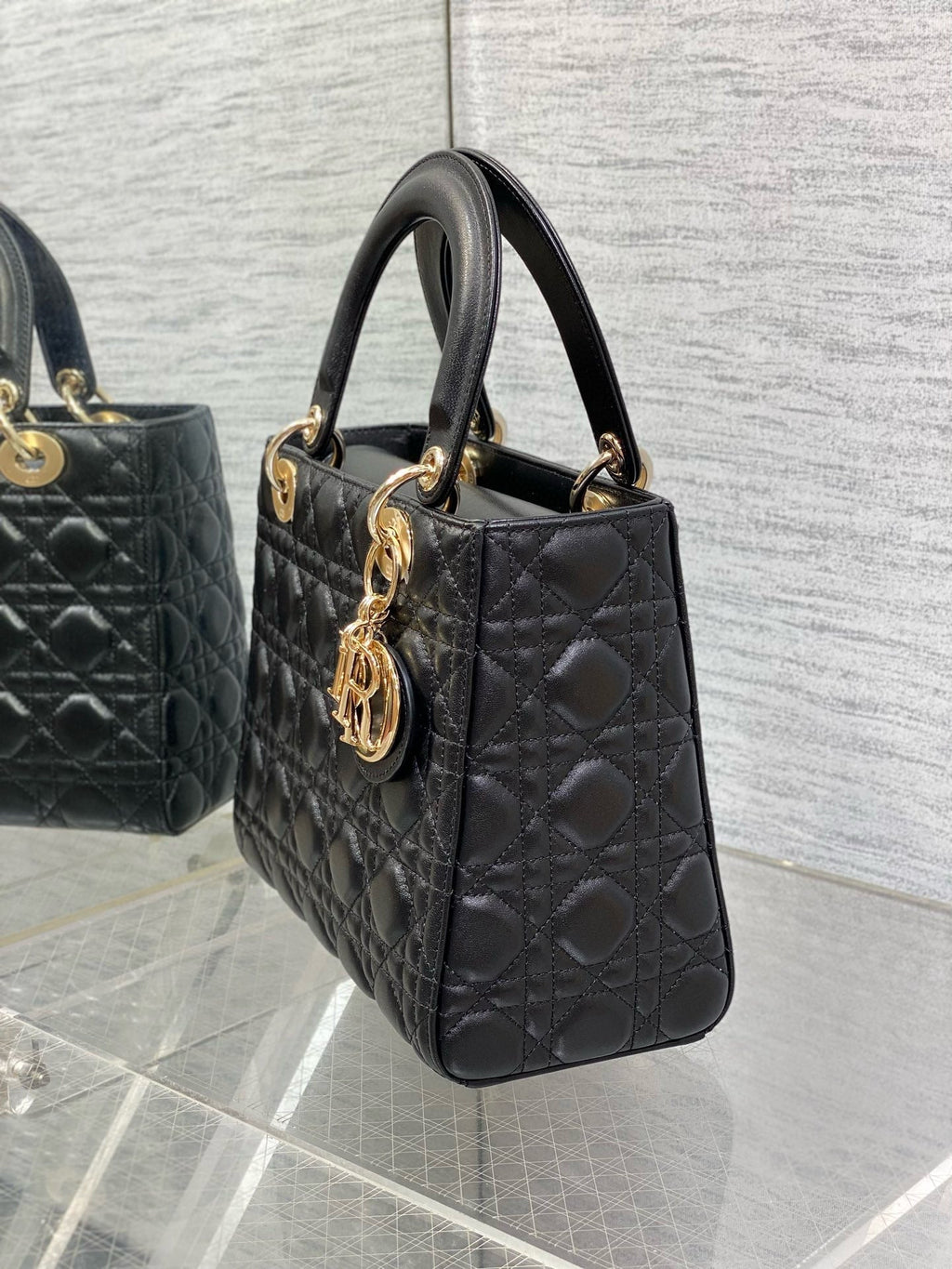 MEDIUM LADY BAG 24 IN BLACK CALFSKIN GOLD HARDWARE
