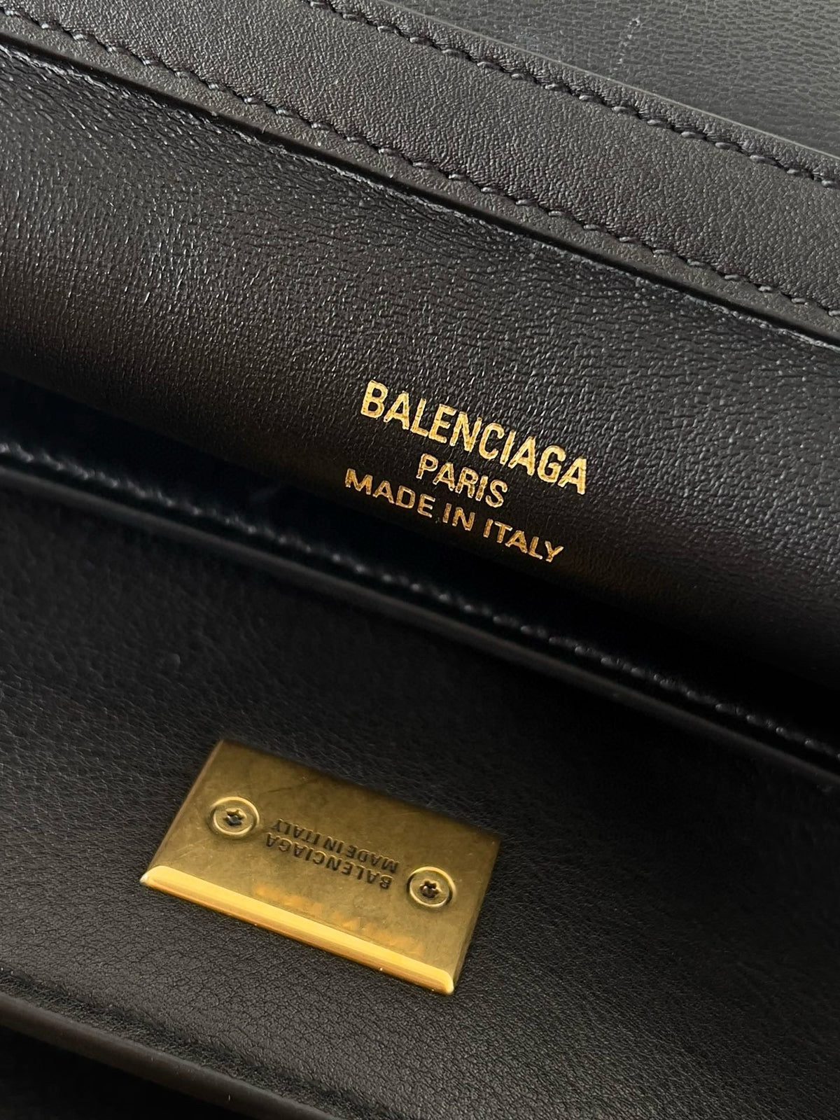 RODEO MEDIUM BAG 35 IN BLACK SMOOTH CALFSKIN GOLD HARDWARE