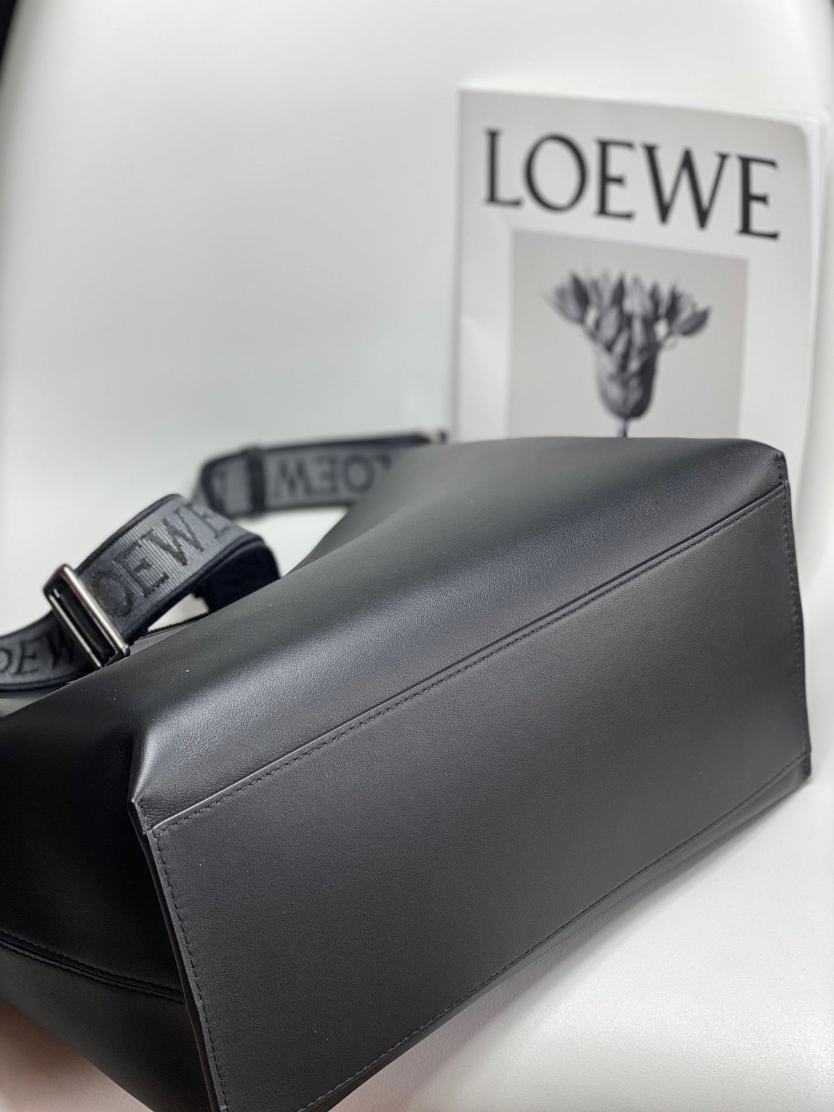 LO Messenger Bag