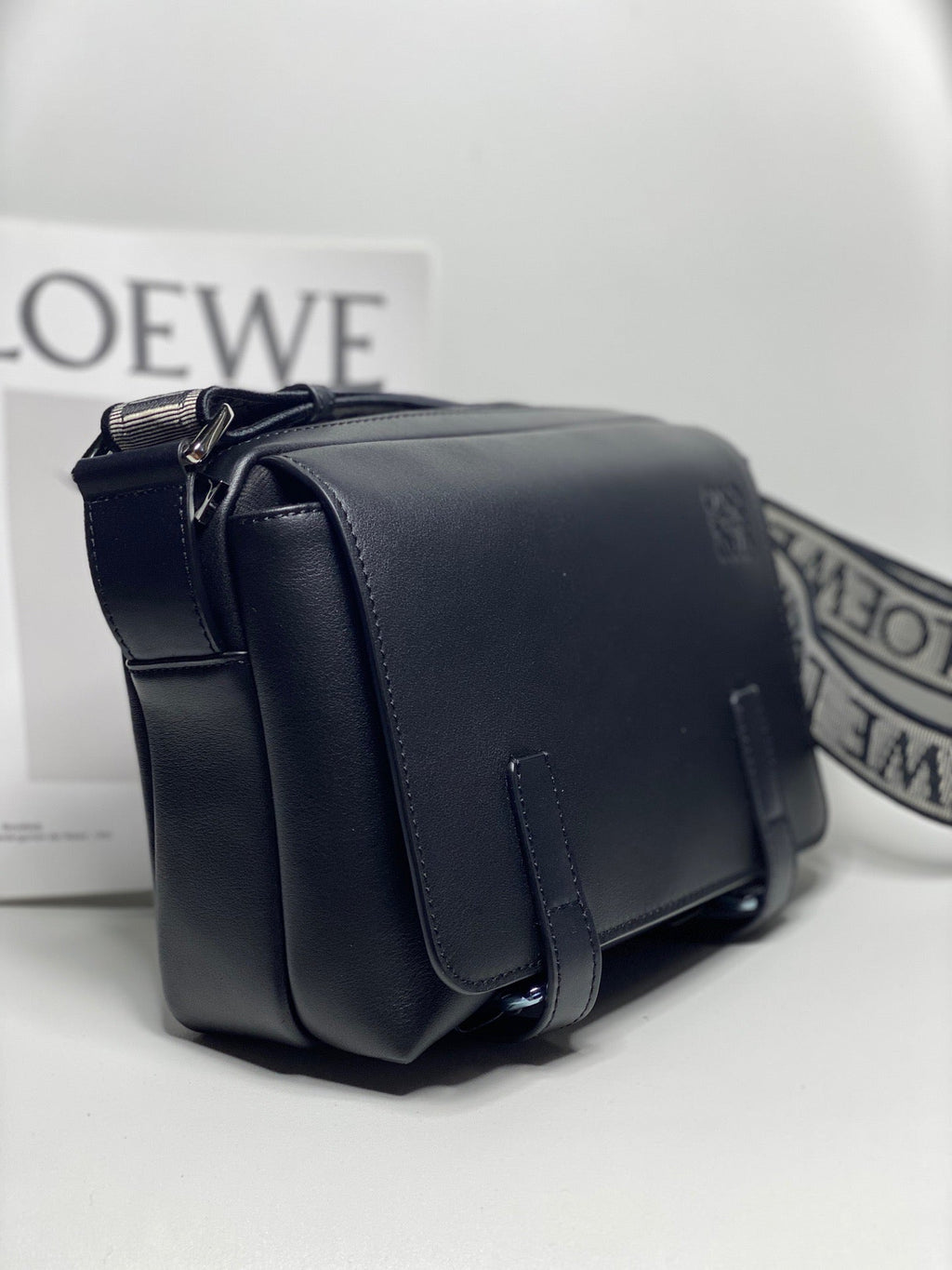 LO Messenger Bag