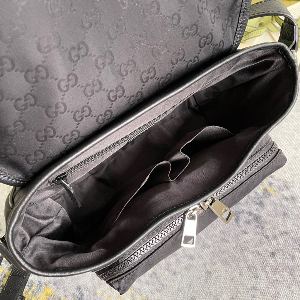 GUC Messenger Bag