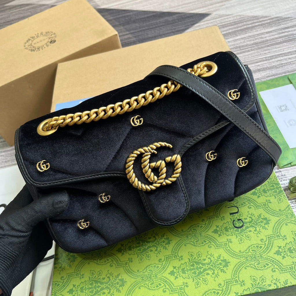 GG MARMONT MEDIUM 26 BAG IN BLACK VELVET