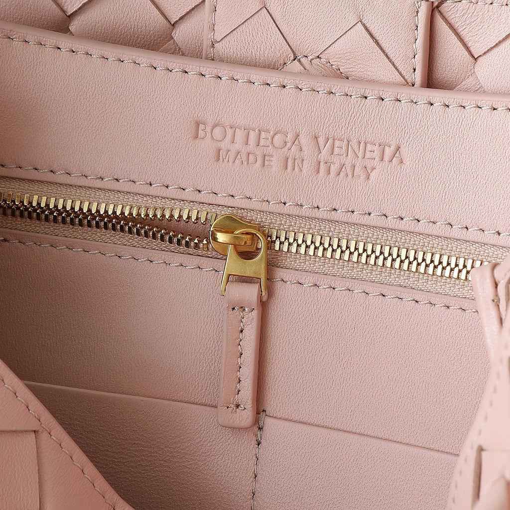 MEDIUM ANDIAMO 32 IN LIGHT PINK LAMBSKIN