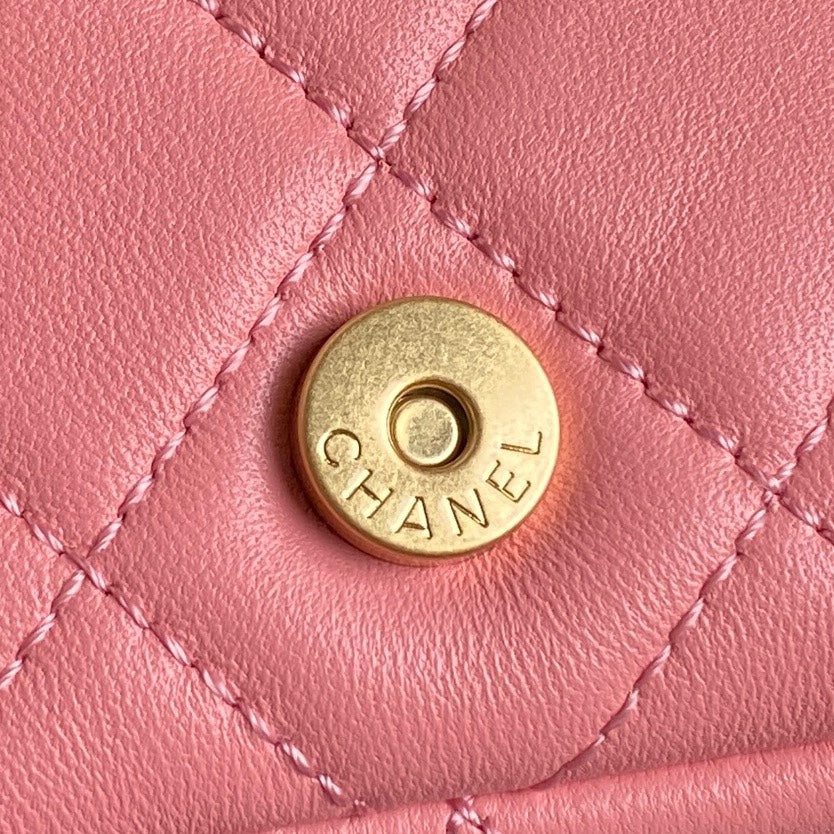 QUILTED HOBO CARGO BAG 31 IN BABY PINK CALFSKIN GOLD CHAIN