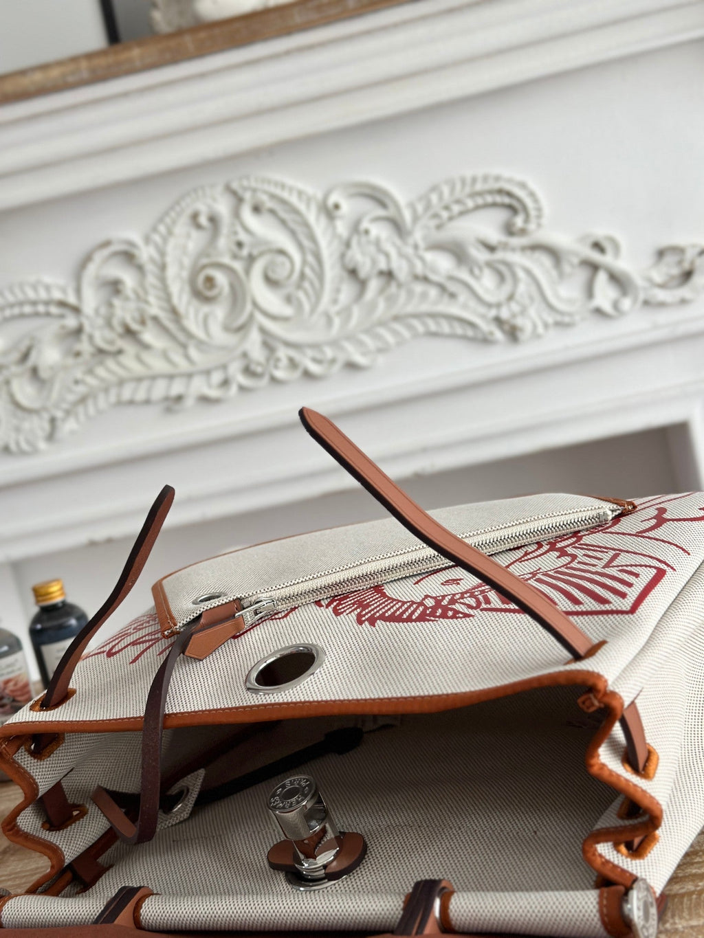 HERBAG ZIP 31 RETOURNE PEGASE POP BAG IN OFF-WHITE MIX RED CANVAS AND HUNTER COWHIDE