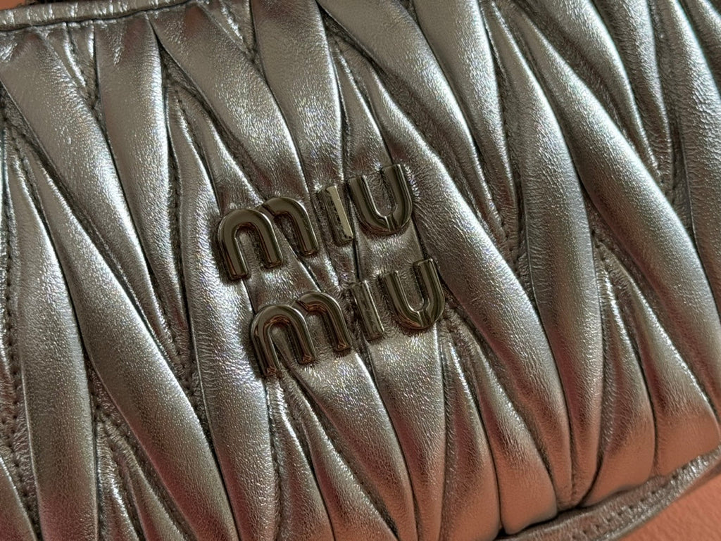 WANDER MATELASSÉ HANDBAG 23 IN SILVER PATENT LAMBSKIN