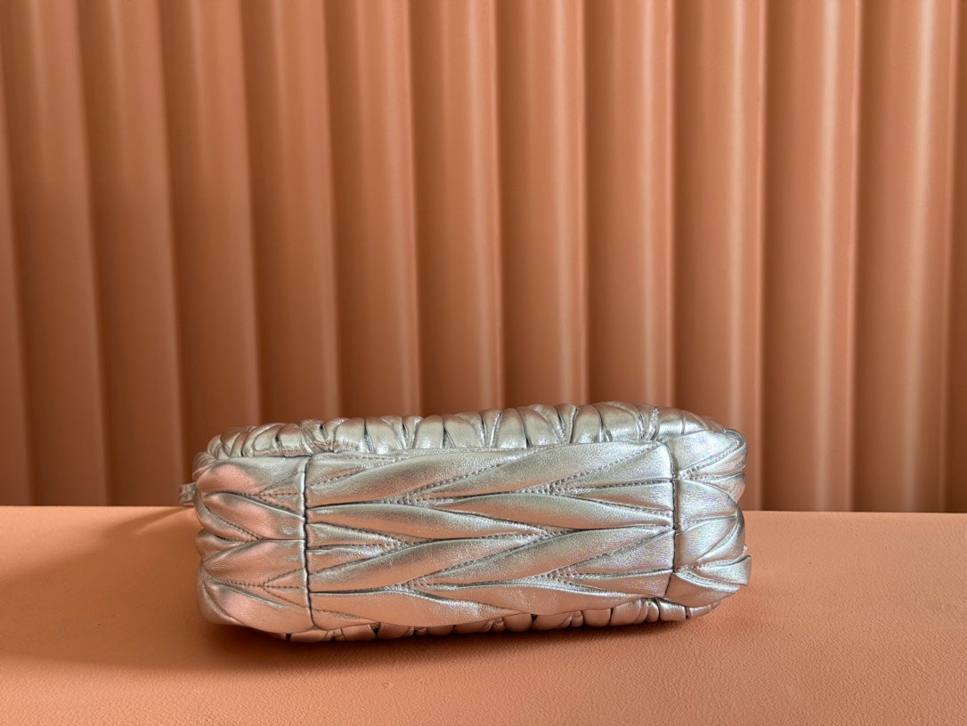 WANDER MATELASSÉ HANDBAG 23 IN SILVER PATENT LAMBSKIN