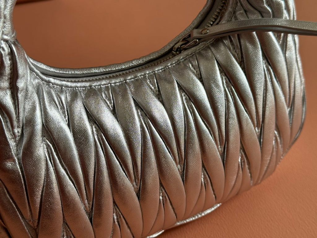 WANDER MATELASSÉ HANDBAG 23 IN SILVER PATENT LAMBSKIN