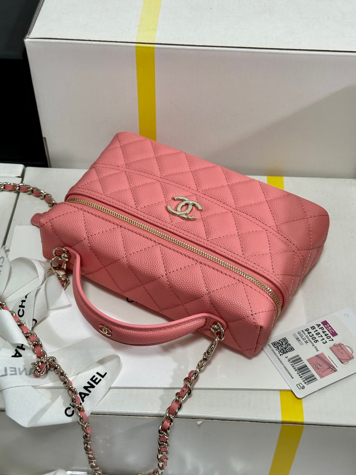 VANITY CASE 19 IN CONTESSA PINK CALFSKIN GOLD-TONE METALLIC