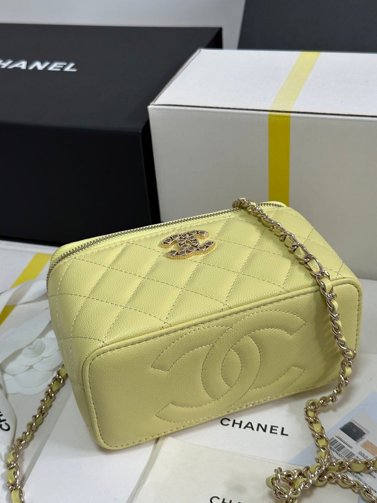 VANITY CASE 17 CRYSTAL STUDDED LOGO IN YELLOW CALFSKIN GOLD HARDWARE