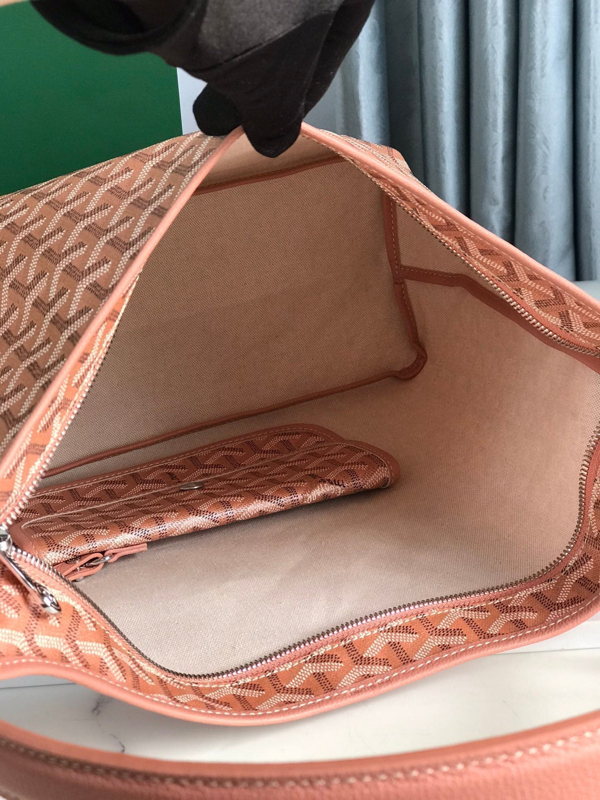 HOBO BOHÈME 42 IN MANHATTAN PINK GOYARDINE CANVAS AND LAMBSKIN