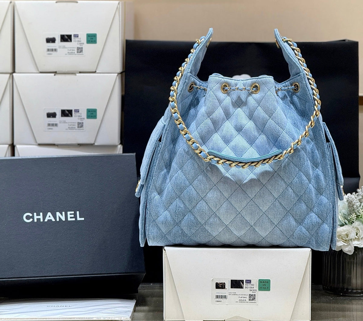 CC 25 HANDBAG 40 IN BLUE DENIM GOLD HARDWARE