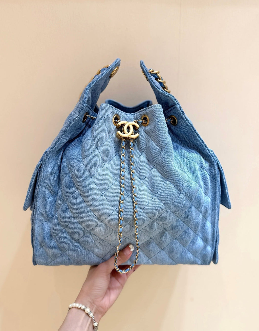 CC 25 HANDBAG 40 IN BLUE DENIM GOLD HARDWARE